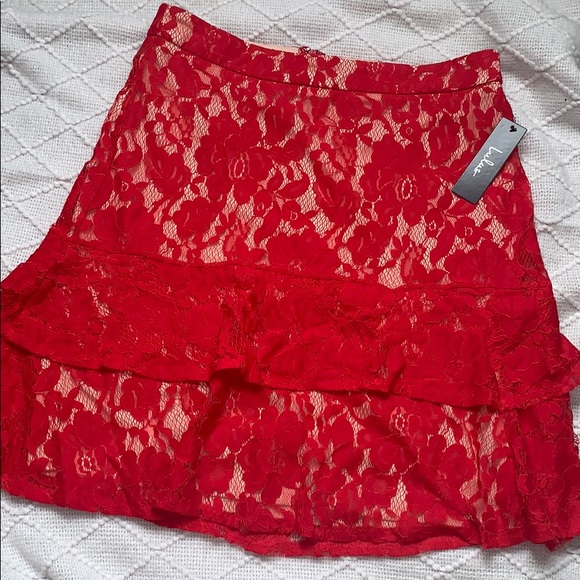 Eternal romance red lace mini skirt - Picture 2 of 8
